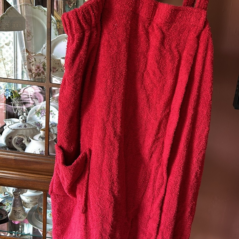 Dreams*Co. red terry cloth Velcro wrap around swim cover w/ 1 pocket. EUC. SS
